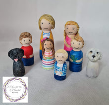 Load image into Gallery viewer, Family wooden plaque