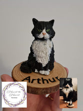Load image into Gallery viewer, Wooden slice pet sculpt