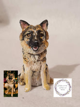 Load image into Gallery viewer, Wooden slice pet sculpt

