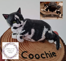Load image into Gallery viewer, Wooden slice pet sculpt
